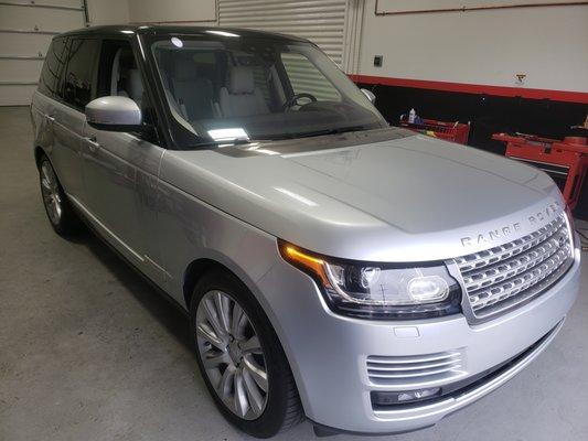 LAND ROVER WITH OUT THE TINT.