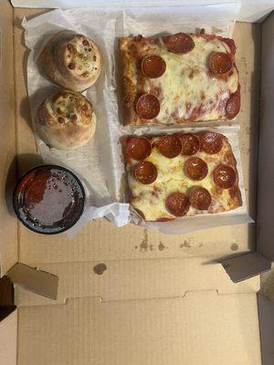 Sicilian Pizza & garlic knots