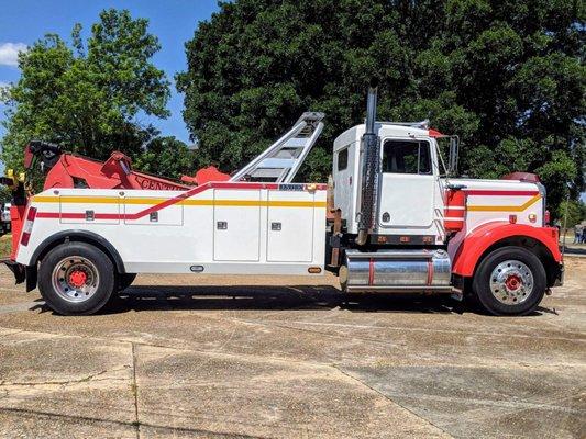 tow trucks near in Edgewater New Jersey