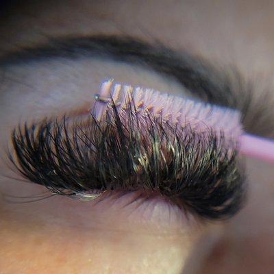 Just a fluffy little volume lashes here