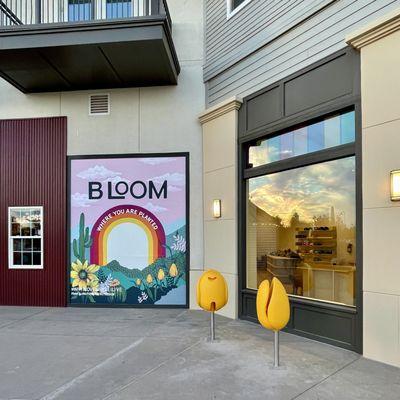 Mural and tulip chairs