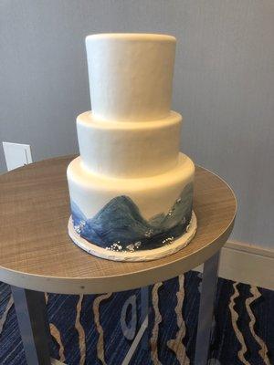 The cake that was delivered.