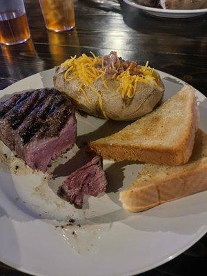 Steak, baked potato & bread