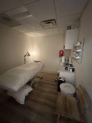 Example of a treatment room.