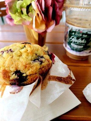 Blueberry muffin & iced latte