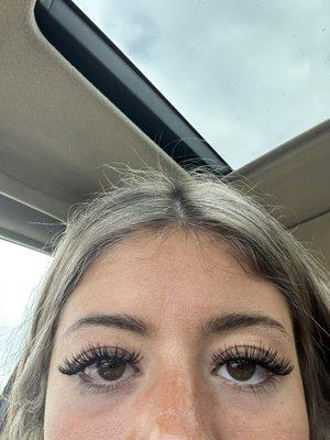 hybrid by Amy was literally the best lashes I've ever had done she's so kind