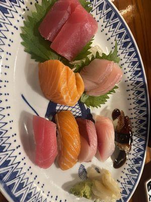 Sushi and sashimi lunch combo