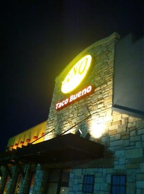 Taco Bueno is faaaaaar better than Taco Bell!  Their food is fresh and fabuloso!!!