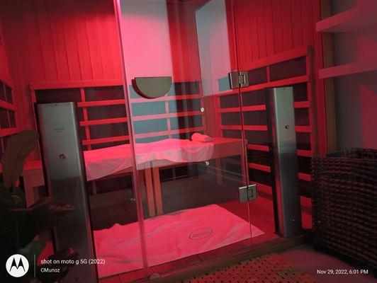 Private infrared sauna. The cleanest and hottest sauna I've been in, this alone is worth the membership price!