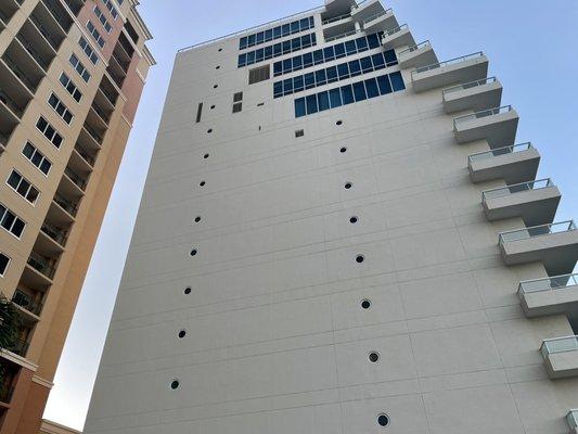 These are the ocean view rooms.  The left is the Marriott Beach and the right (white building) is the Ritz Carlton.