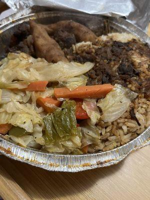 Oxtail plate with white rice gravy and veggies