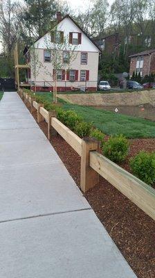 We offer commercial or residential fencing services.