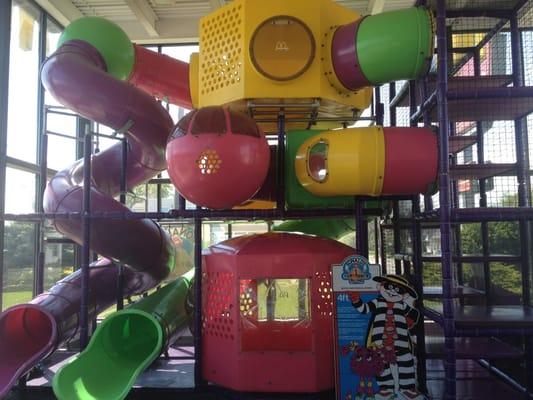 Huge Kids Play Area w/ dual slides. Extremely clean as well