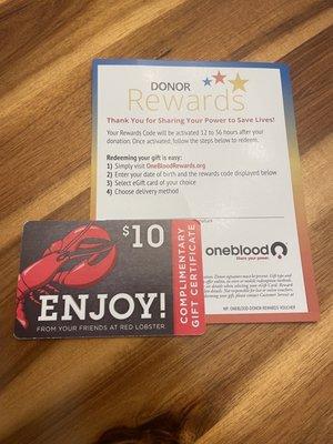 $10 Red Lobster GC and $10 e-gift card (for donating)