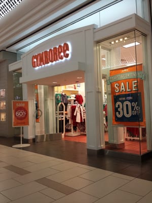 Warwick mall storefront