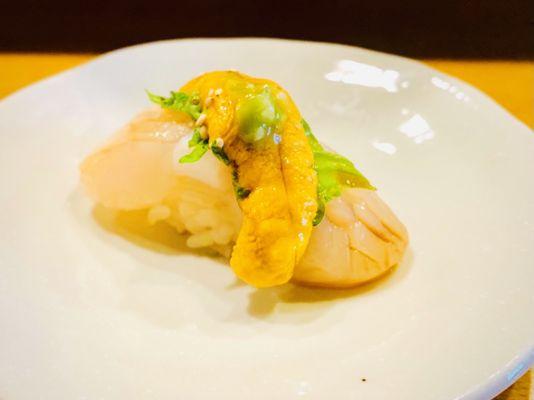 Scallop with uni