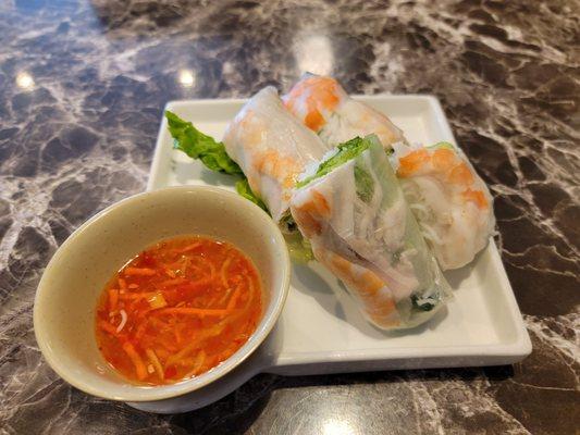 Fresh spring rolls. They call this a salad roll.