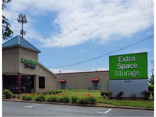 Beauty Image - Extra Space Storage at 5649 South Blvd, Charlotte, NC 28217