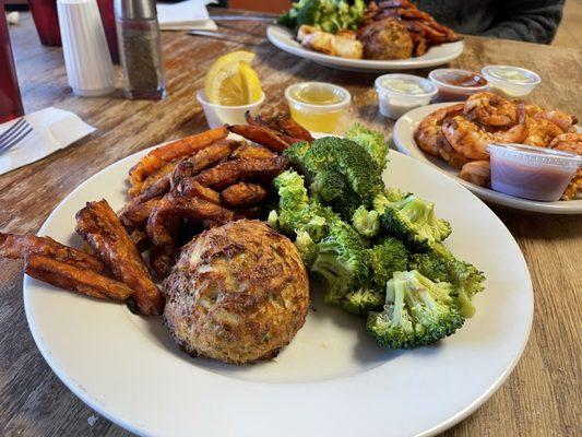 Crab Cake & steamed shrimp with sweet fries