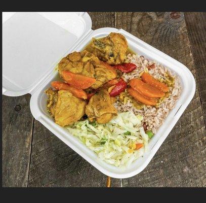 Curry chicken rice an peas with steam cabbage