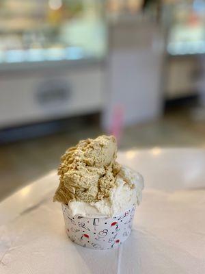 Medium Ice Cream Cup ALMOND & Pistachio