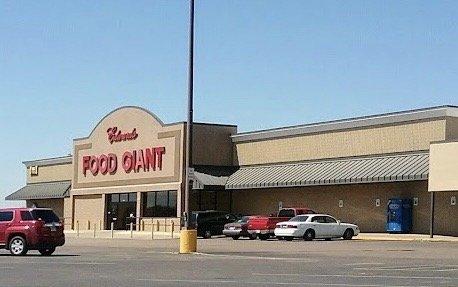 view of front of grocery store