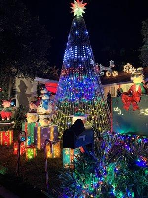 A FREE EVENT & FREE PARKING! Winner of the Great American Light Fight. Lights on Display in Sherman Oaks Christmas 2021