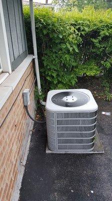 Lennox 2.5 ton Aire Flo condenser