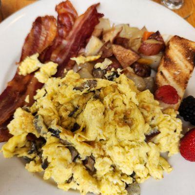 Scrambled Eggs w/Mushrooms, Bacon & Home Fries