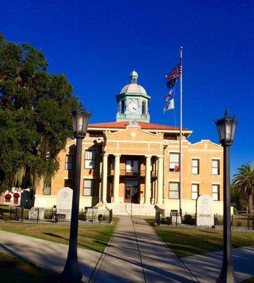 Beautiful courthouse & clocktower-2017