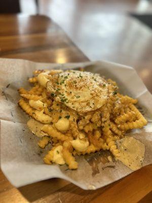 Poutine so good!!  You don't see this on any menus on the Southside of Chicago.  Worth trip to get.