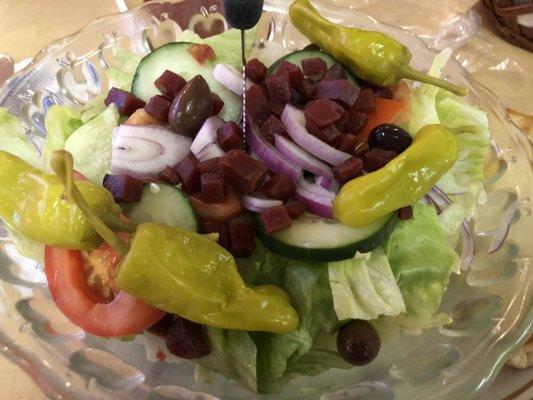 Greek salad with no feta cheese