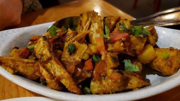 Kataar-aaloo ($15), vegan by default. Delicious jackfruit dish. Nicely done.