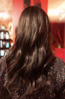 Gorgeous glossy brunette color and loose waves.