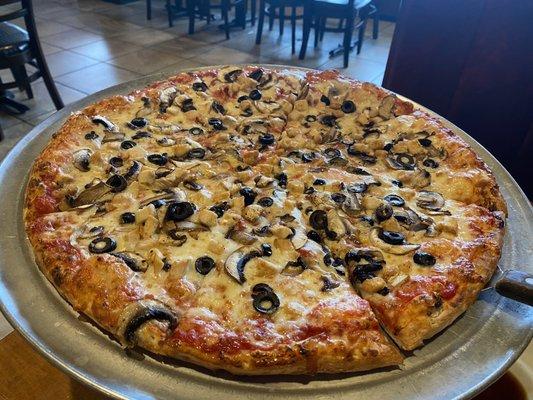 Chicken, mushroom and black olive pizza