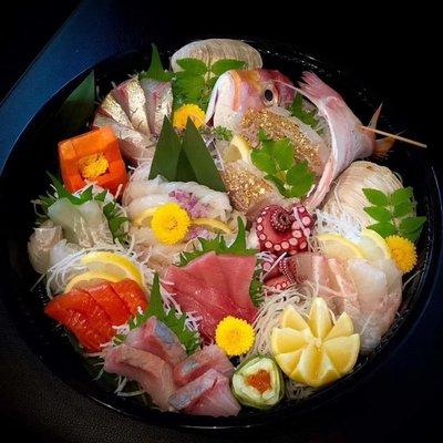 Omakase sashimi platter