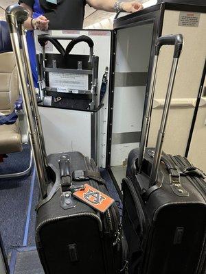 Luggage handle comparison