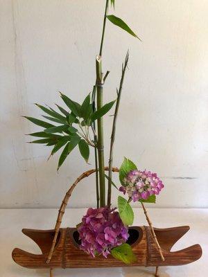 In contrast to western habits, ikebana brings out the inner qualities of flowers and other plants and expresses emotion.