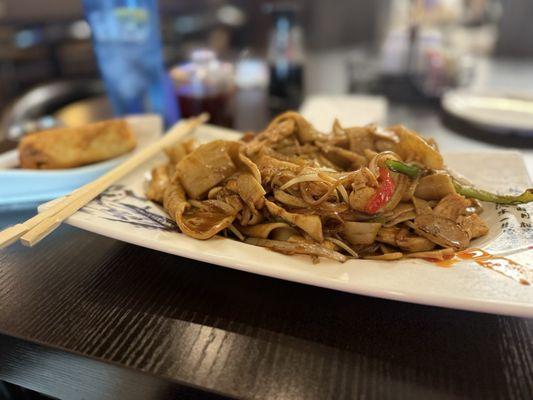 Chicken flat noodles, allegedly with veggies.  Meh...