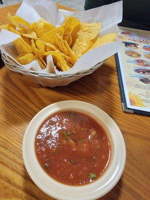 Frsh salsa and chips