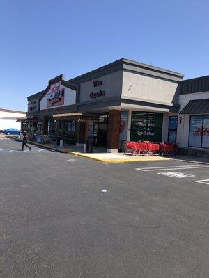 Grocery outlet newest tenant