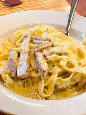 Fettuccine Alfredo with chicken