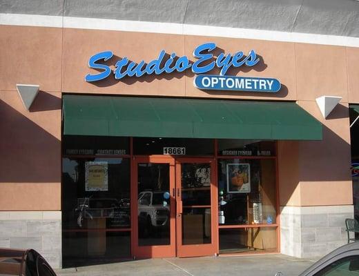 Entrance to StudioEyes Optometry in Northridge in the Albertson's Center at Reseda and Devonshire.