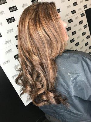 A beautiful natural looking highlight on virgin hair! Great work by Abbi! Reserve today: 210-560-8772