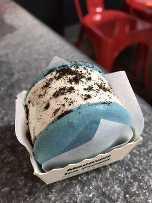 Macaron and cookie and cream ice cream