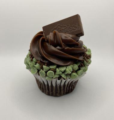 Gourmet cupcake flavor feature- Andes mint chocolate