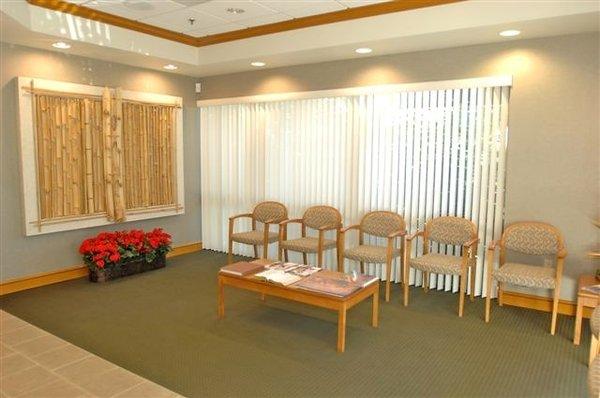 Sit in comfort and elegance. No waiting. Dr. Bramanti only sees one patient at a time to give you his full attention.