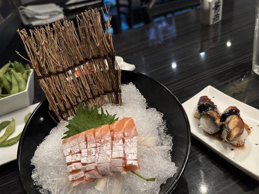 Salmon sashimi and unagi sushi