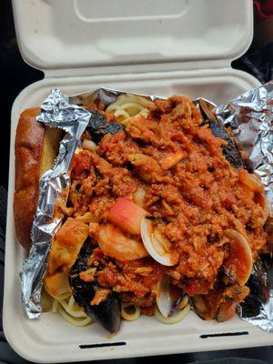 Ho'okipa Seafood Pasta with garlic bread