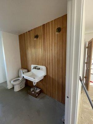 Tongue and Groove bathroom accent